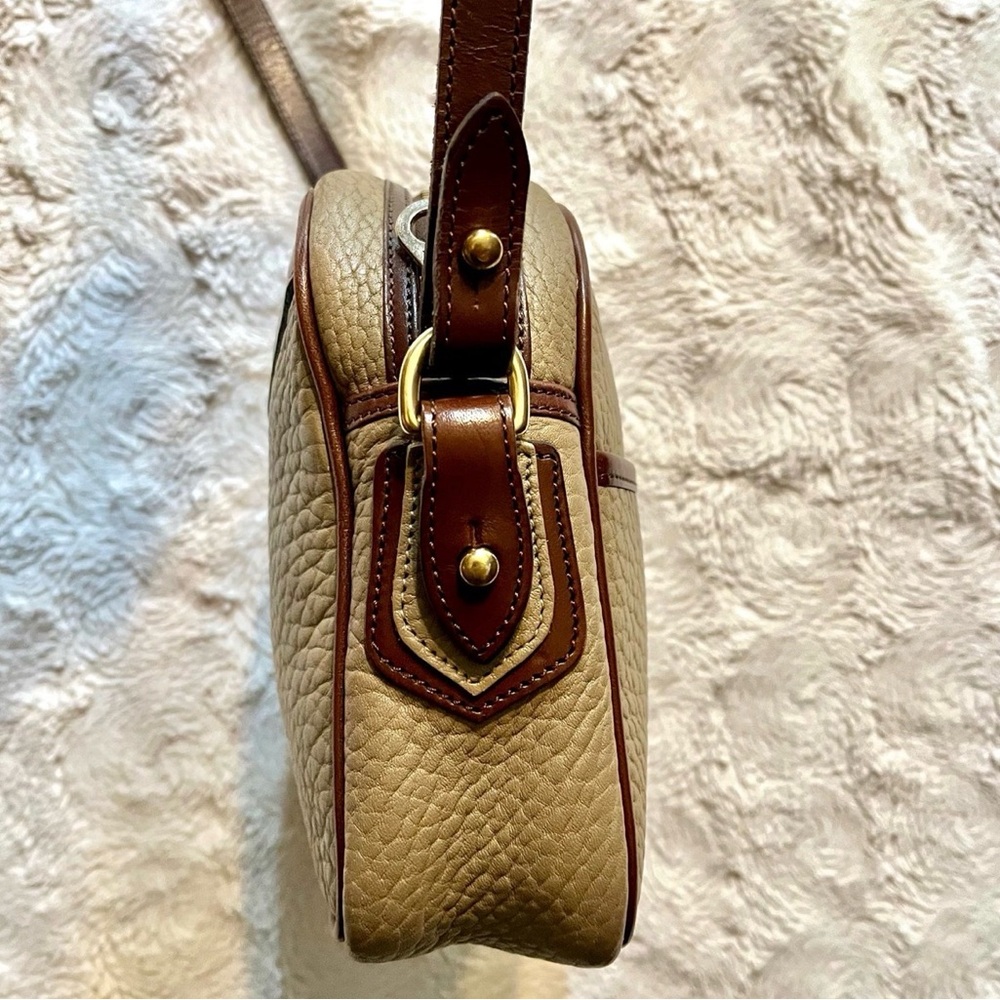Dooney & Bourke R768 Vintage Camera Bag - Picture 5 of 12